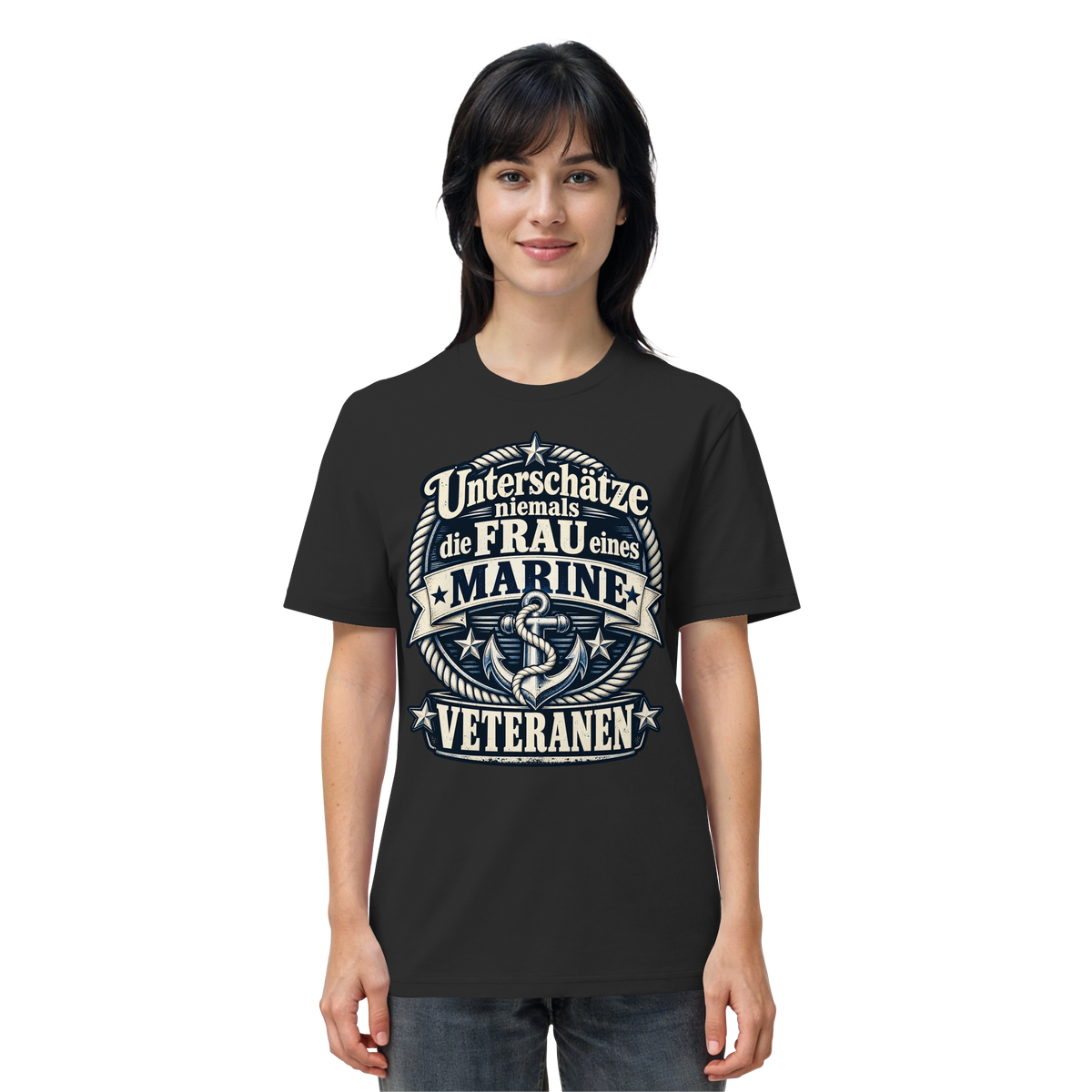 Unterschätze niemals die Frau eines Marine Veteranen - Organic Shirt