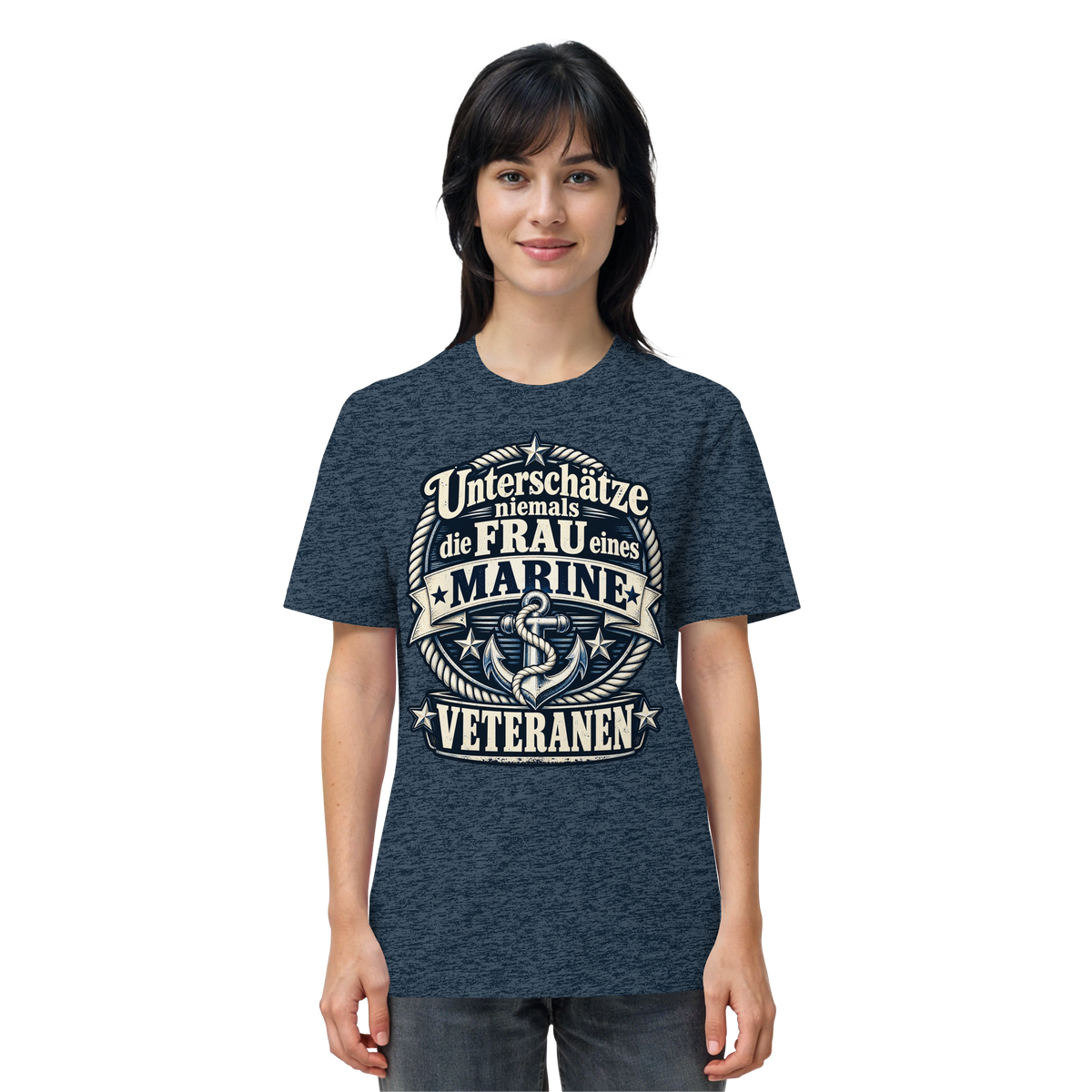 Unterschätze niemals die Frau eines Marine Veteranen - Organic Shirt