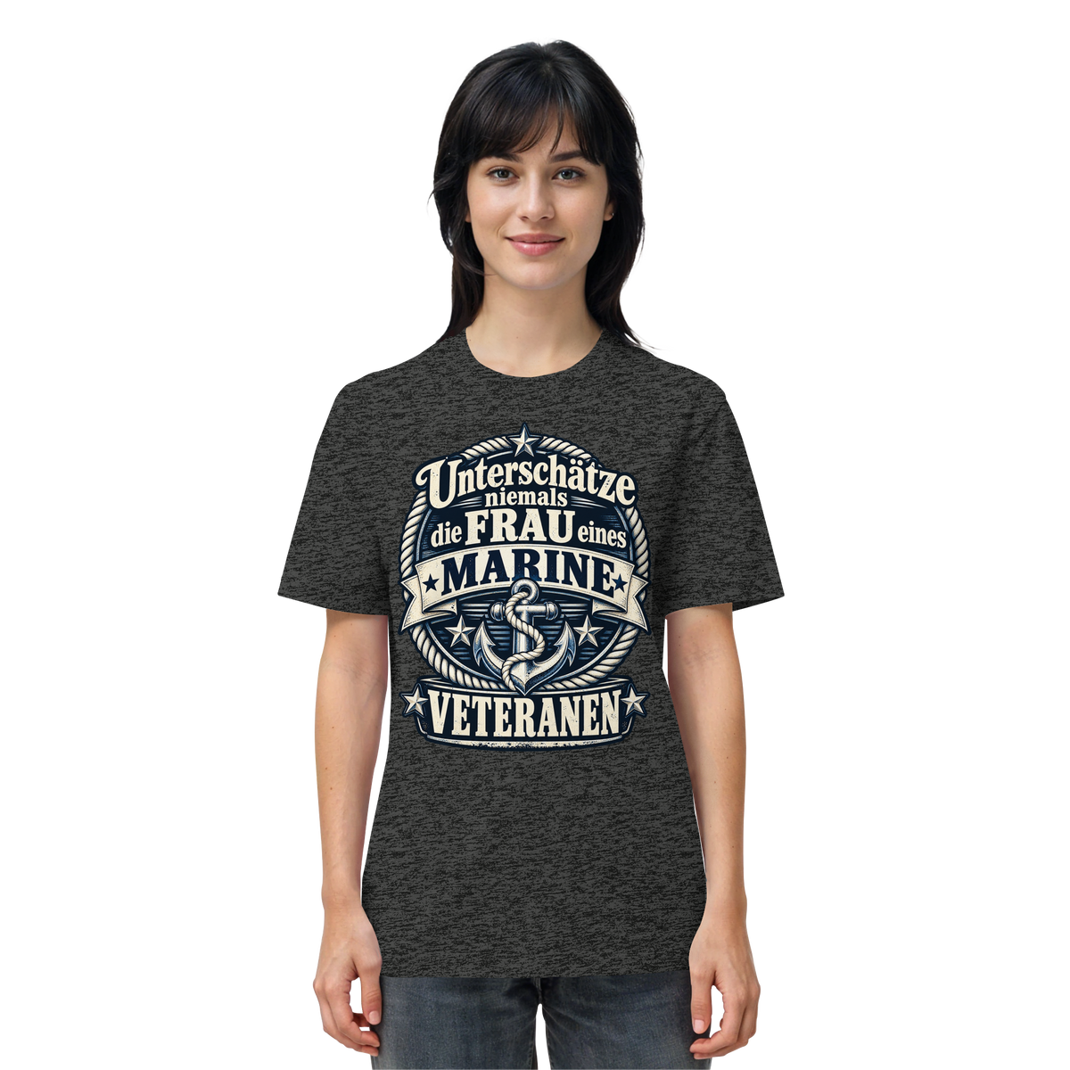 Unterschätze niemals die Frau eines Marine Veteranen - Organic Shirt