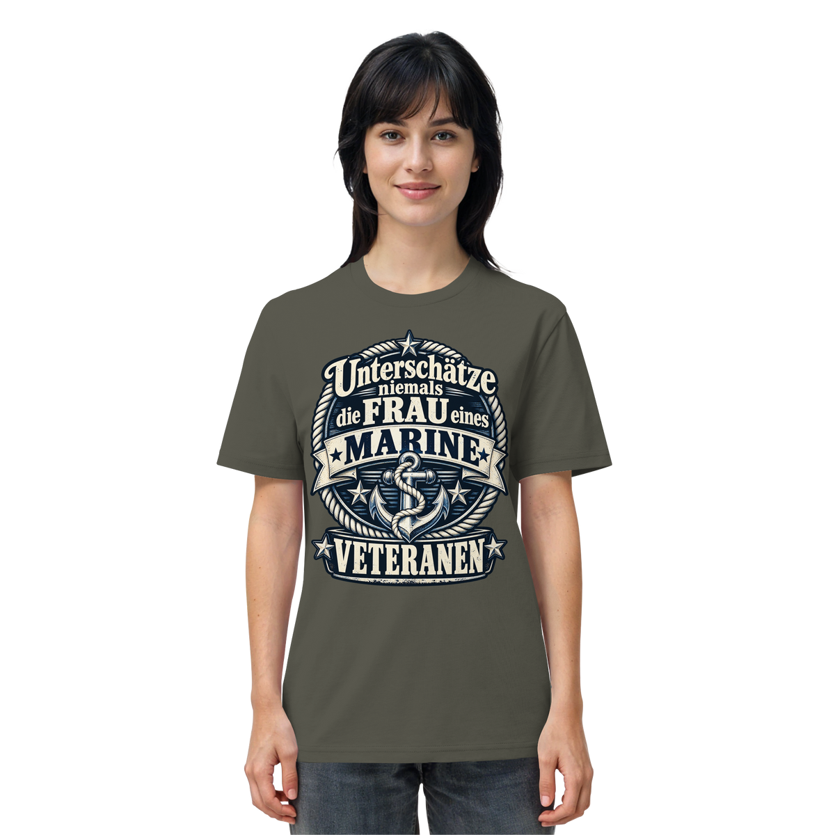 Unterschätze niemals die Frau eines Marine Veteranen - Organic Shirt