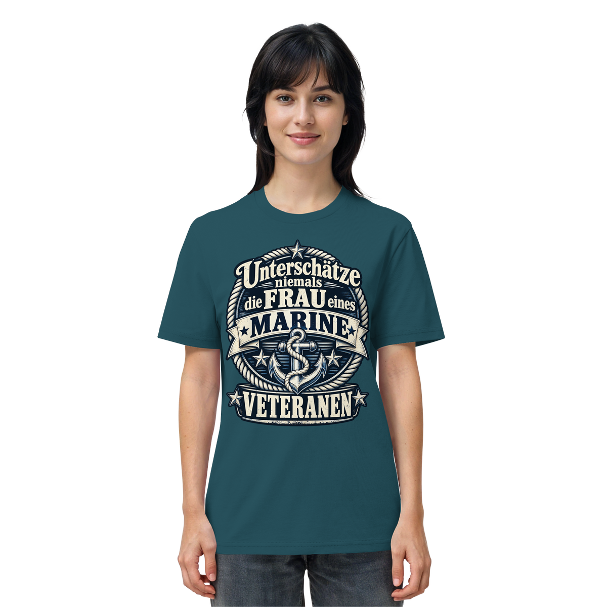 Unterschätze niemals die Frau eines Marine Veteranen - Organic Shirt
